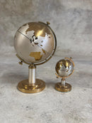 Dispensador de Cigarros Golden Globe Vintage com Isqueiro – Anos 1960
