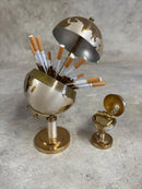 Dispensador de Cigarros Golden Globe Vintage com Isqueiro – Anos 1960